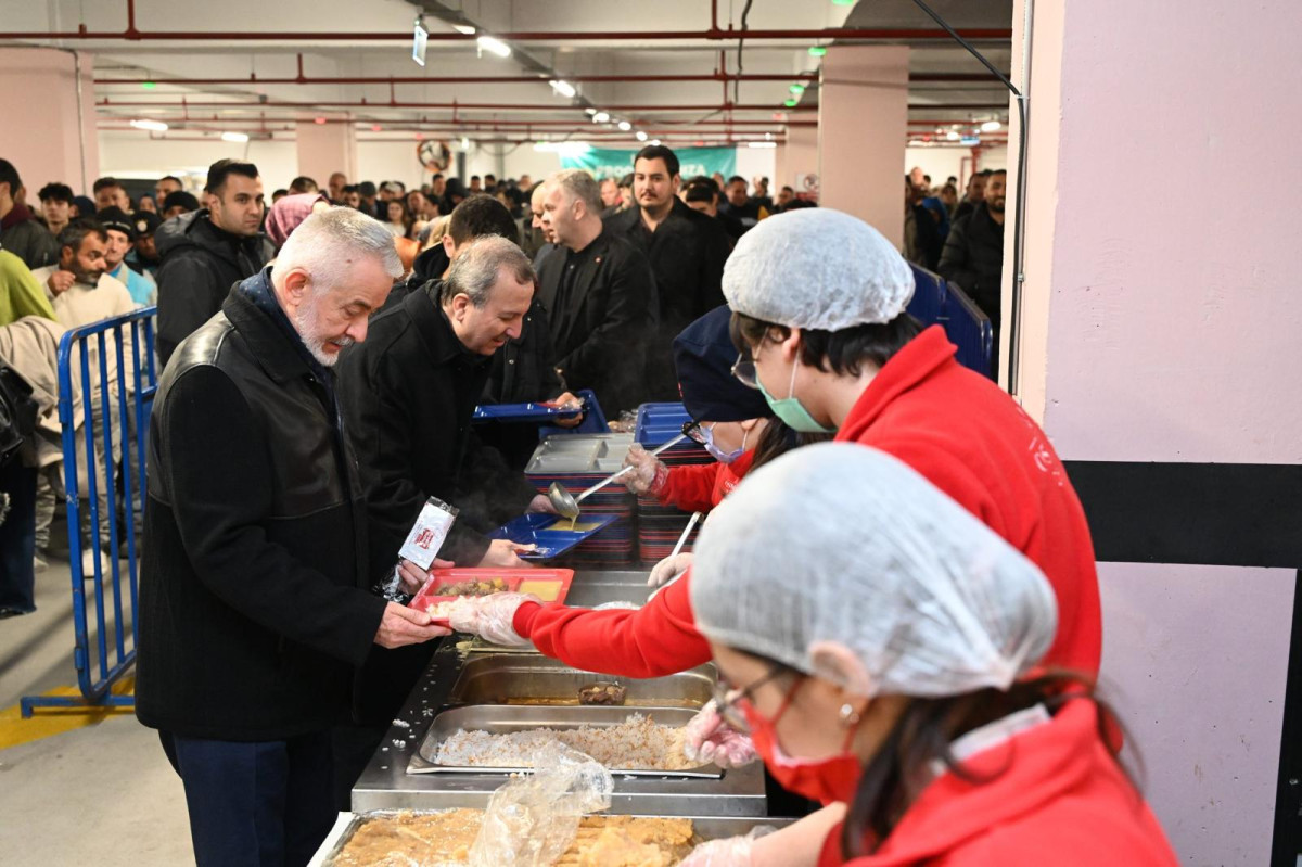 Belediyenin iftar sofralarında Ramazan coşkusu devam ediyor