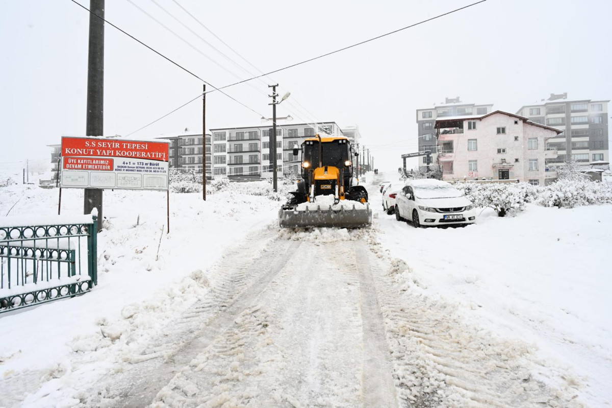 Isparta Belediyesinden karla etkin mücadele