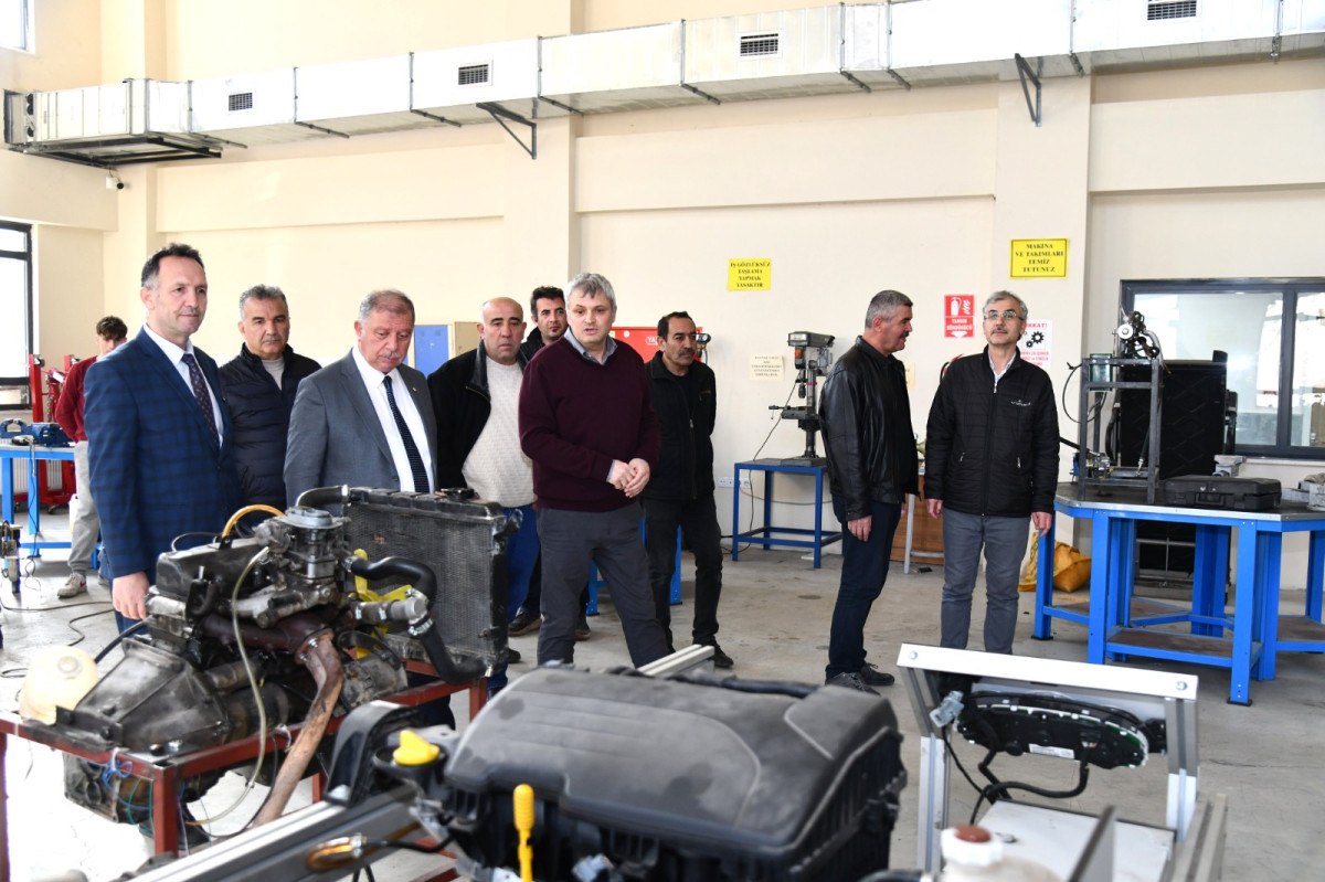 Isparta TOBB Meslek Lisesi  Öğrencileri Hem Üretiyor  Hem Gelir Elde Ediyor