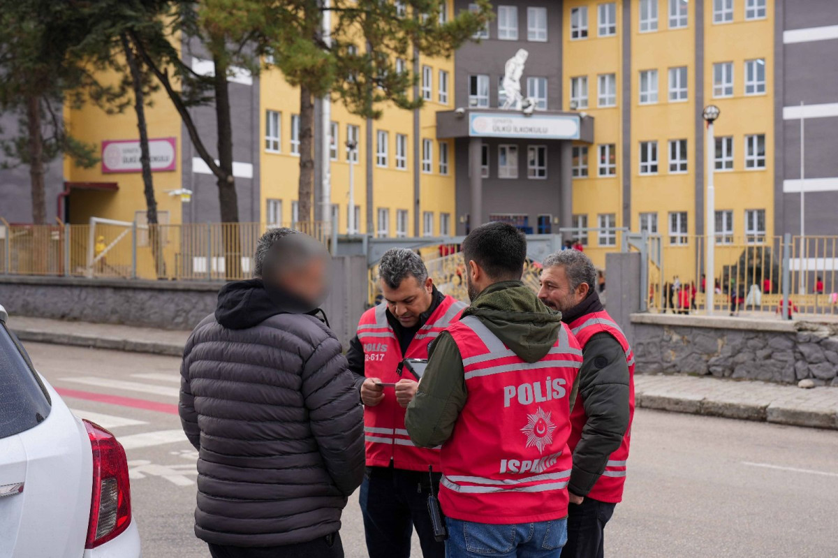 Isparta'da okul çevreleri titizlikle inceleniyor