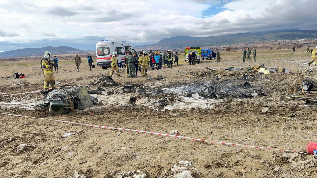 Isparta'da askeri helikopter düştü: 6 askerimiz şehit oldu